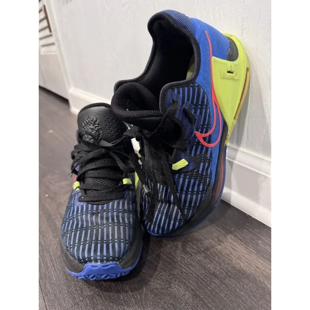 Nike LeBron Witness Size Unknown Size (Size Tags removed) Estimated Mens 7